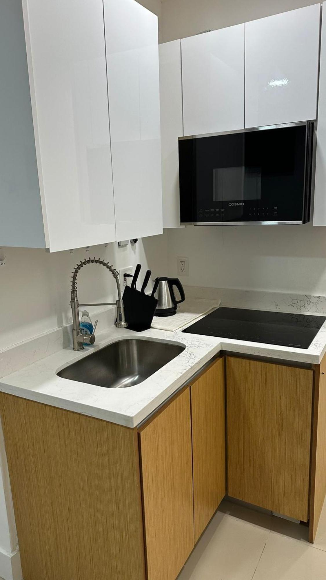 Hostal 104 Mixed Shared Central, Friendly, Affordable Miami